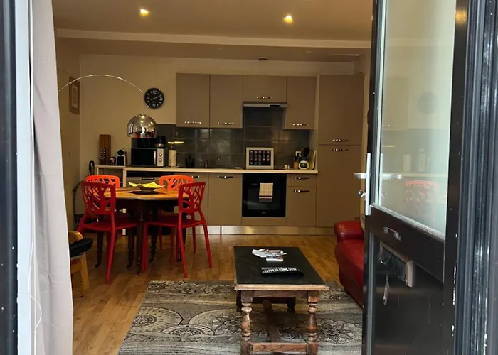 Διαμέρισμα La Pepiniere Victoria - Canal & Pepiniere -50m2 *